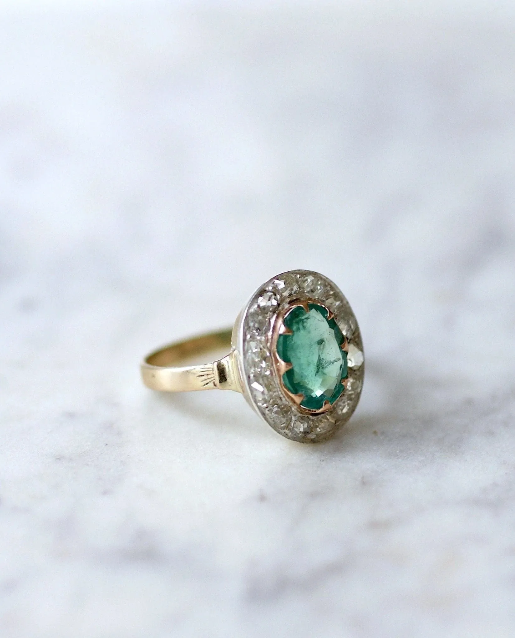 Bague marguerite émeraude entourage diamants sold by 58 Facettes product image thumbnail 4