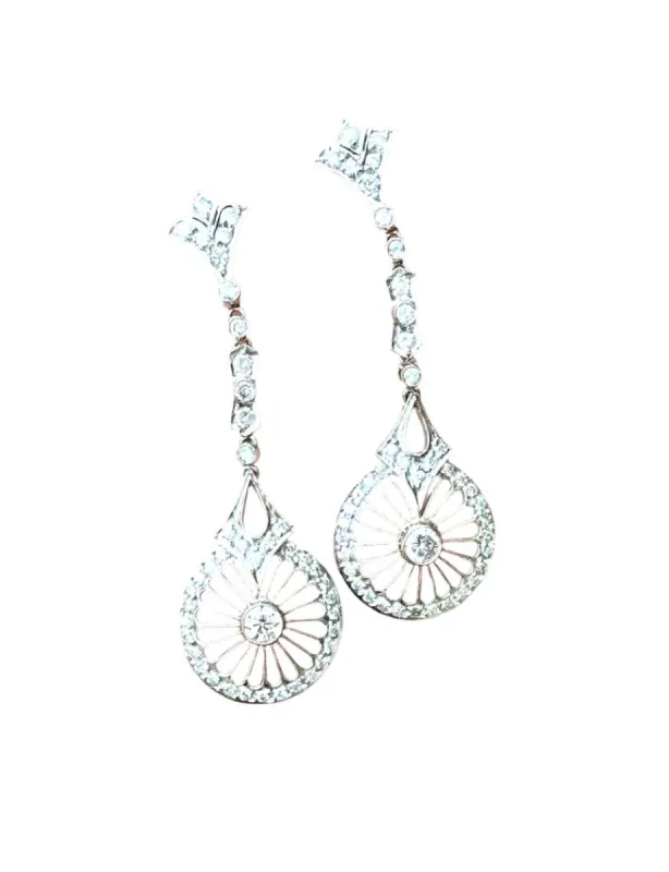 Boucles d'oreilles style Art Déco en platine avec diamants sold by 58 Facettes