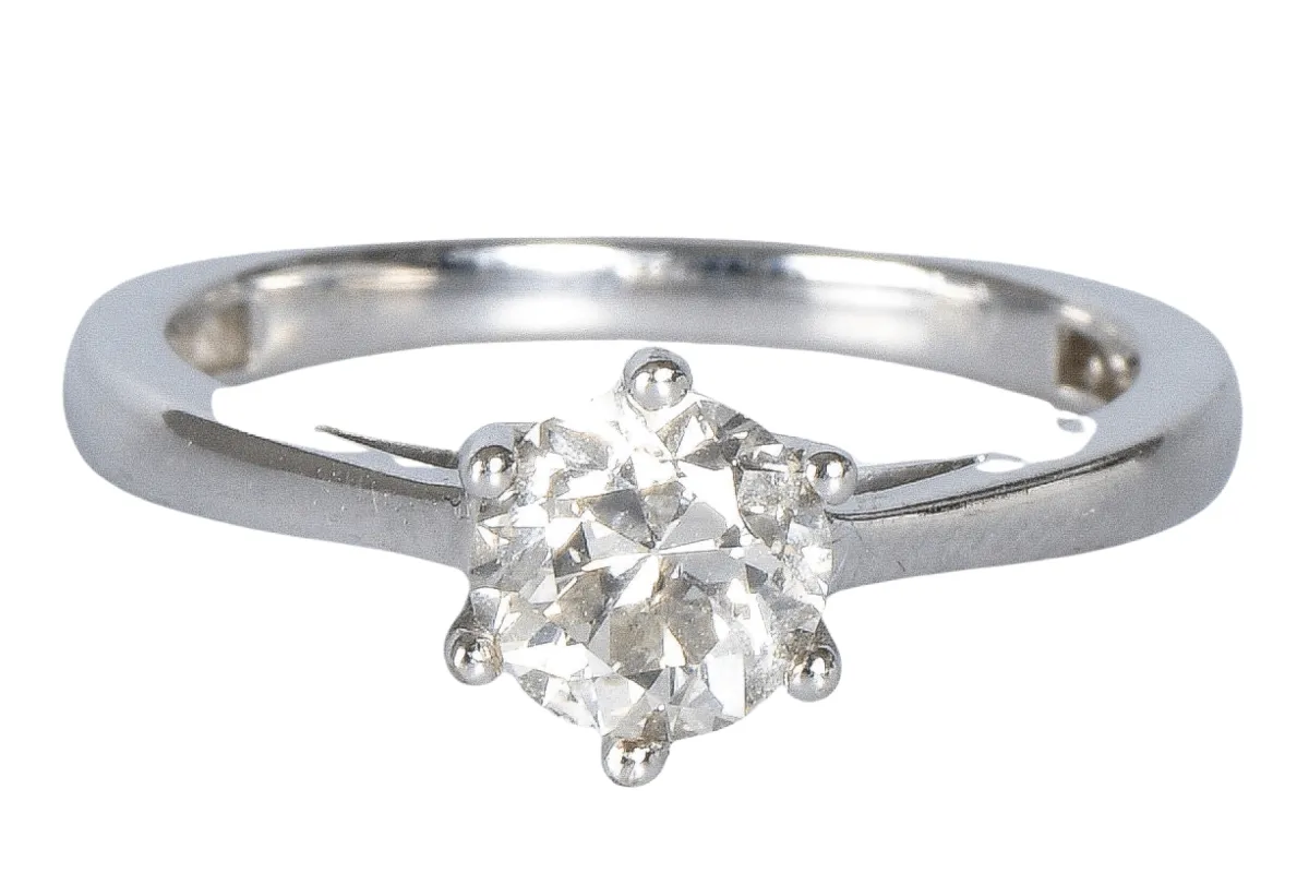 Bague solitaire en or blanc 18 carats avec diamant 0,85 ct sold by 58 Facettes