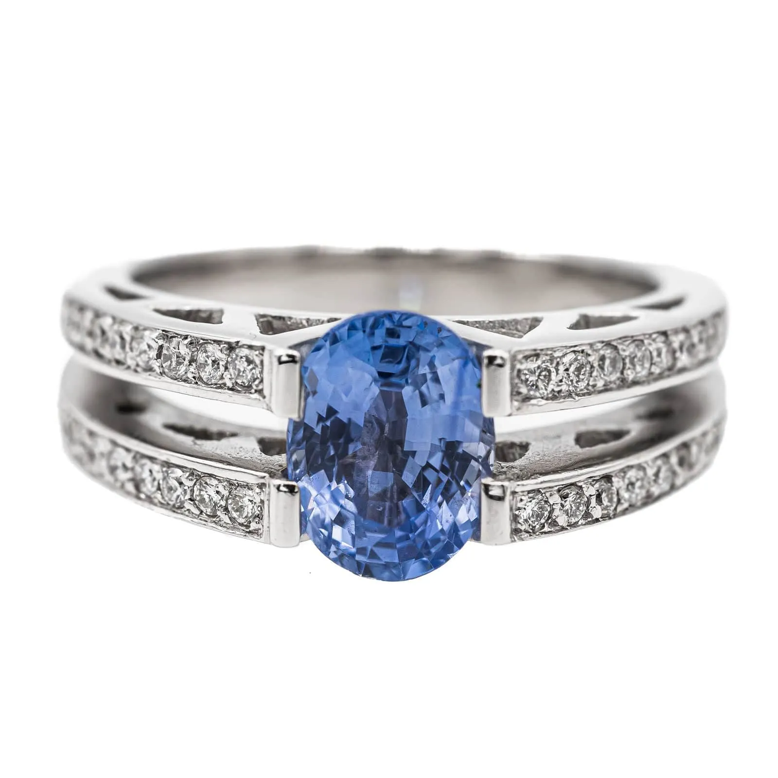 Bague solitaire en or blanc avec saphir et diamants sold by 58 Facettes