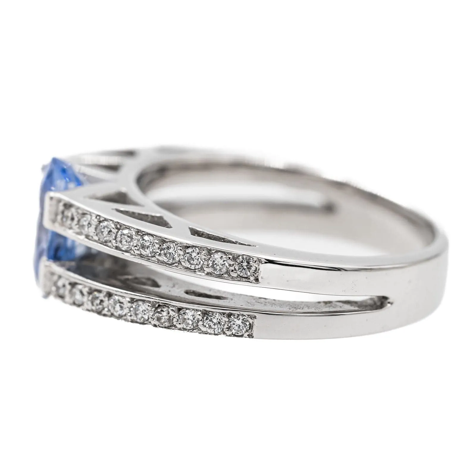 Bague solitaire en or blanc avec saphir et diamants sold by 58 Facettes product image thumbnail 4