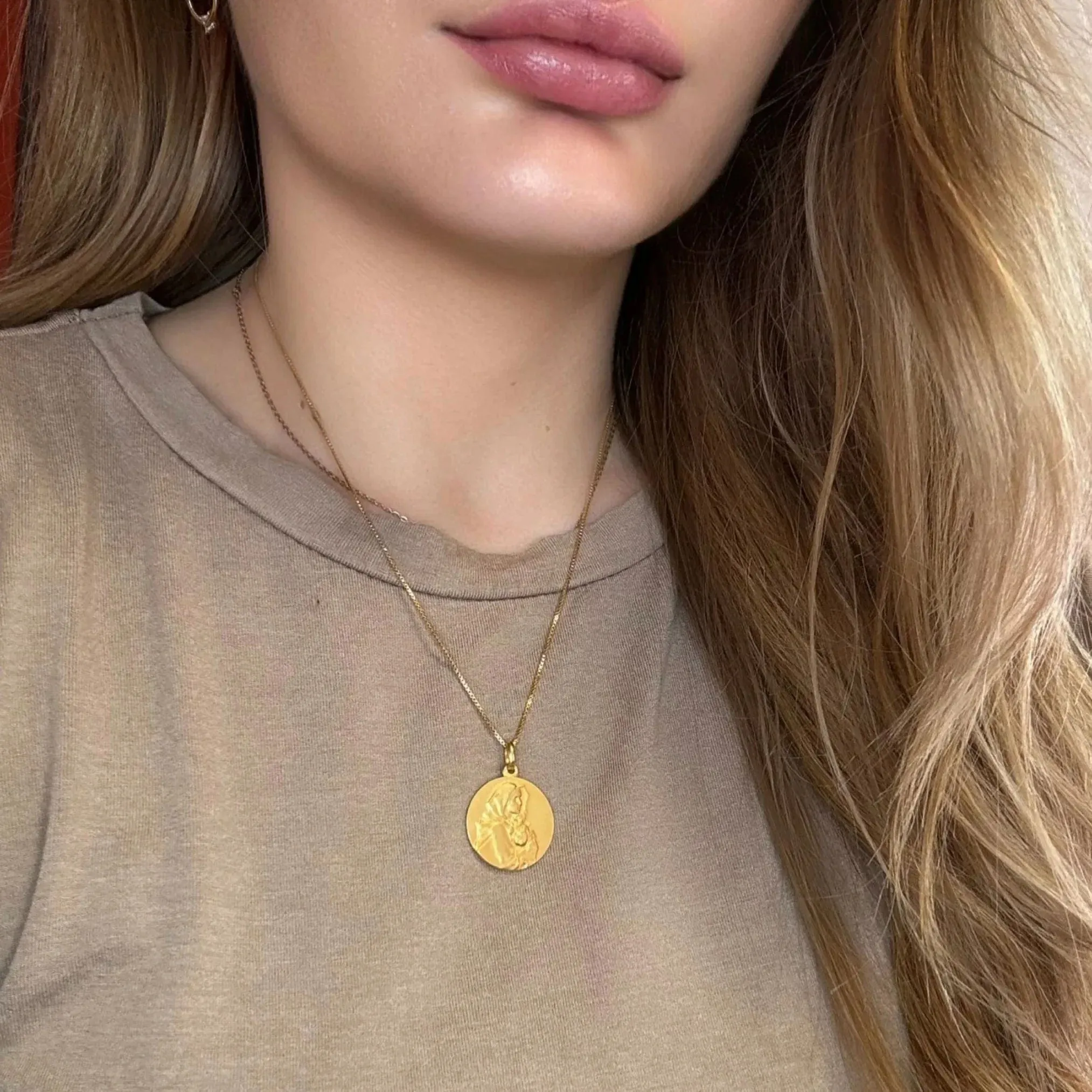 Médaille Marie or jaune sold by 58 Facettes product image thumbnail 2