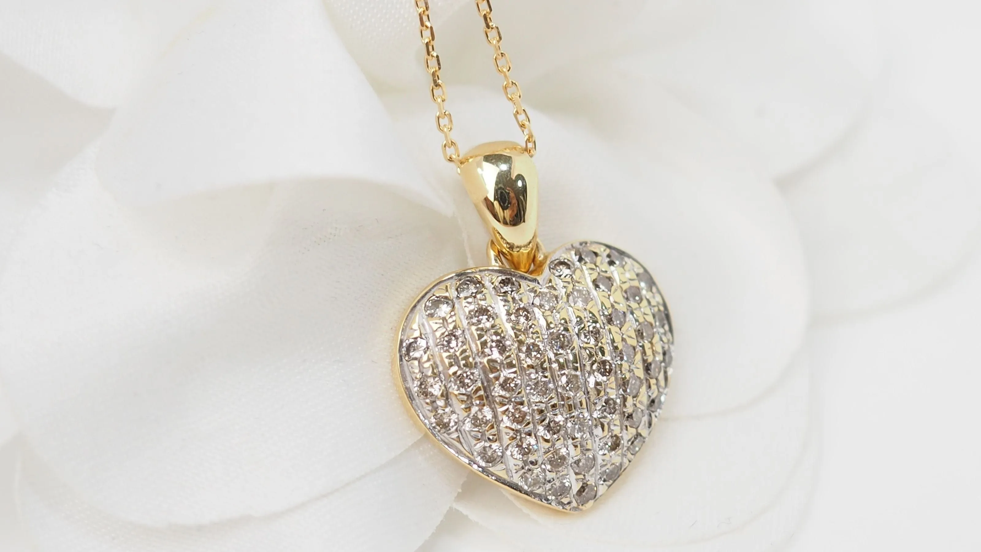 Collier coeur or jaune et diamants sold by 58 Facettes product image thumbnail 4