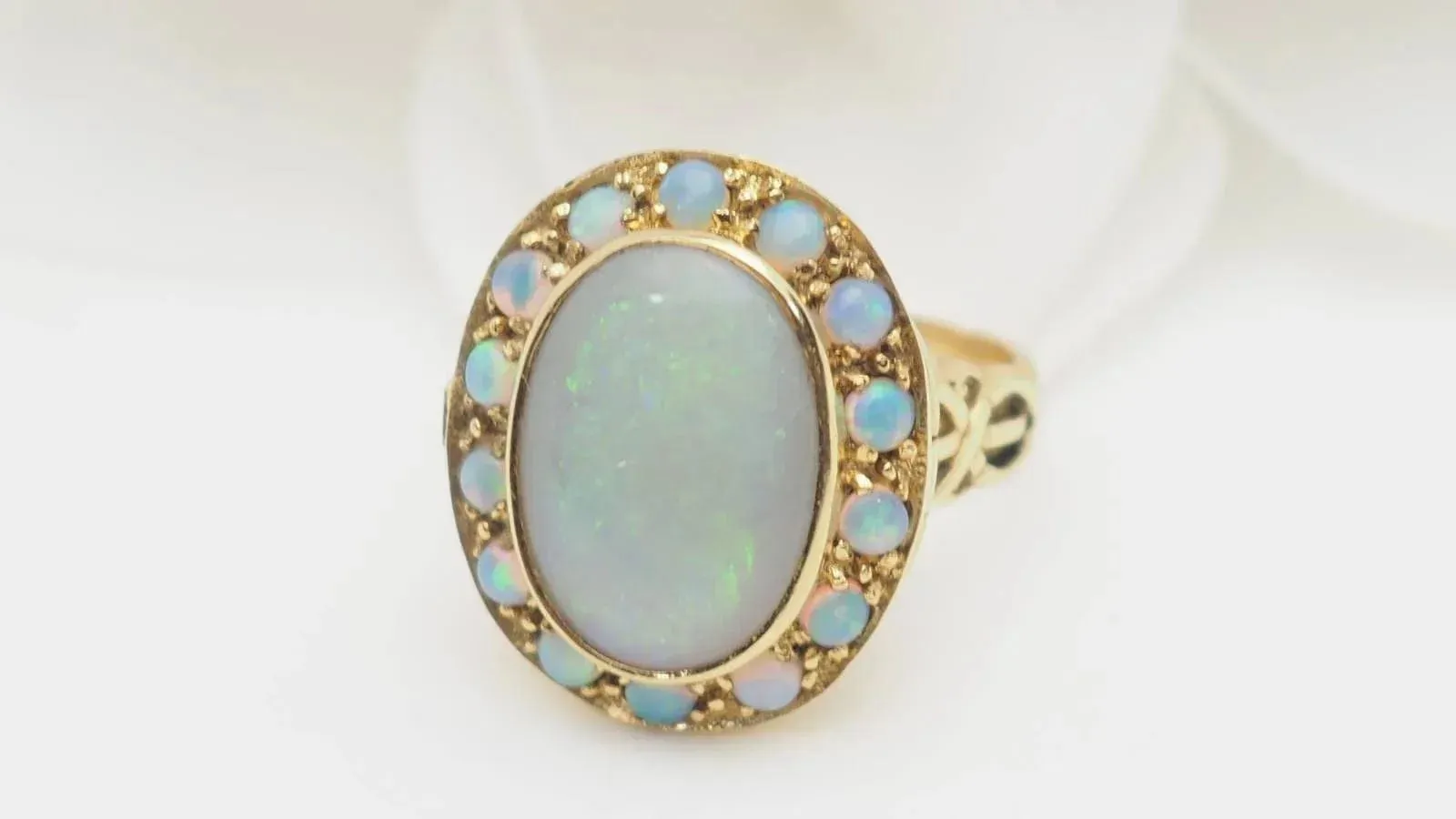 Bague ancienne en or jaune et cabochon d'opale sold by 58 Facettes product image thumbnail 5