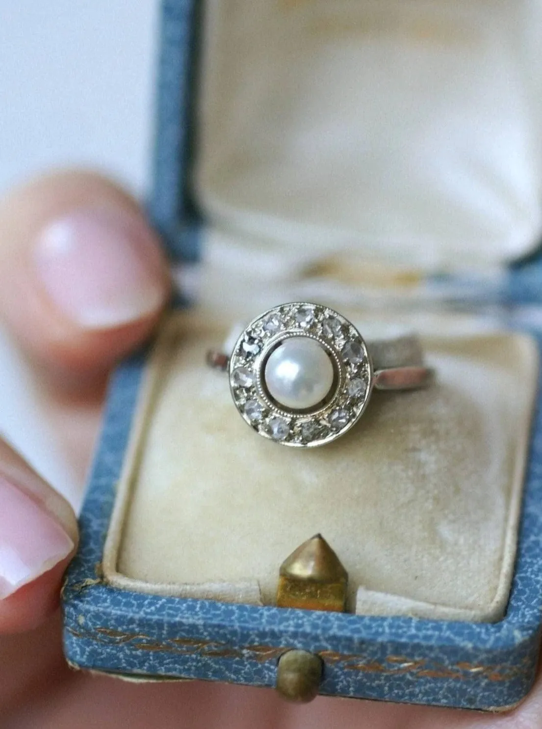 Bague cible Art Deco perle et diamants sold by 58 Facettes product image thumbnail 2