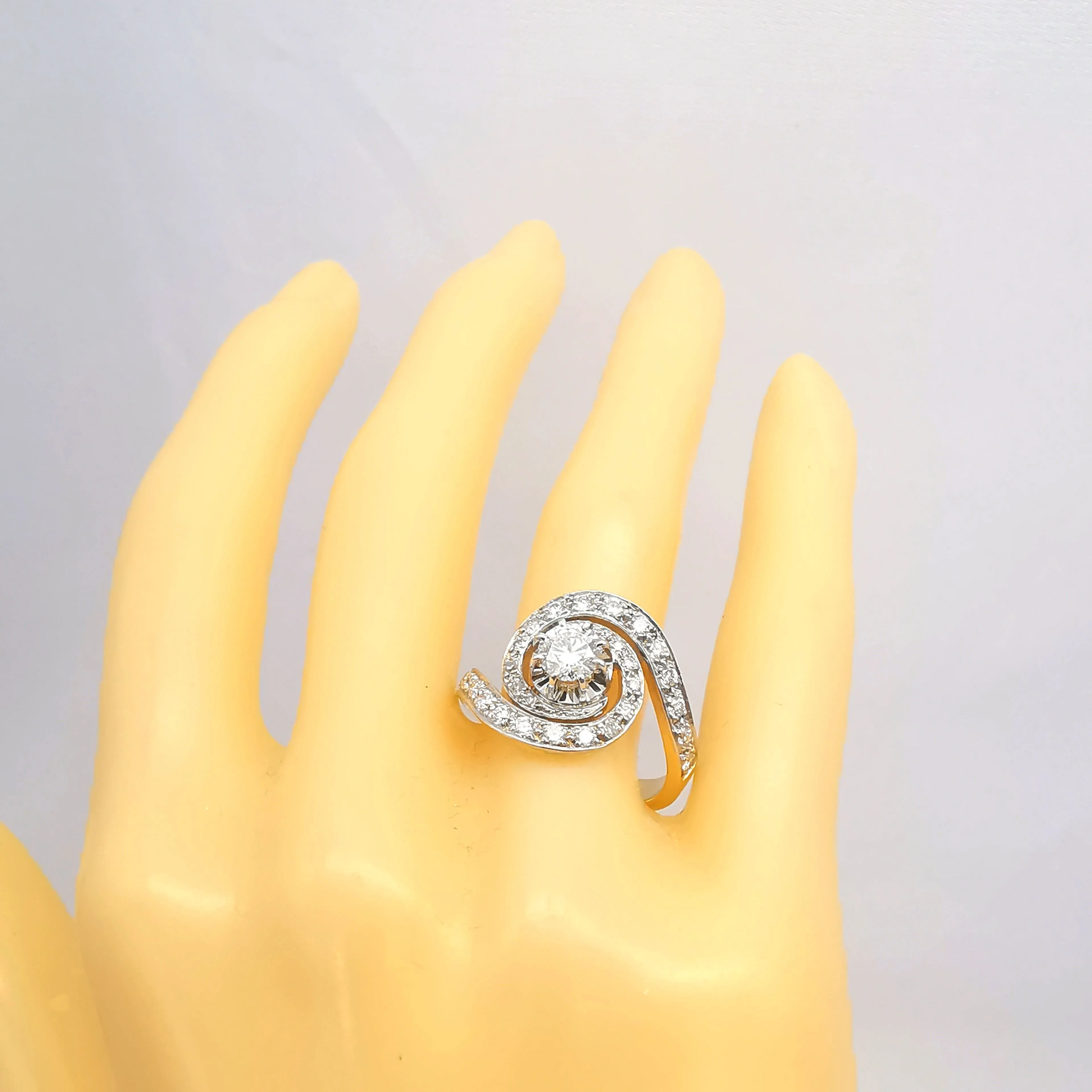 Bague tourbillon or et diamants 1.34 ct sold by 58 Facettes product image thumbnail 3