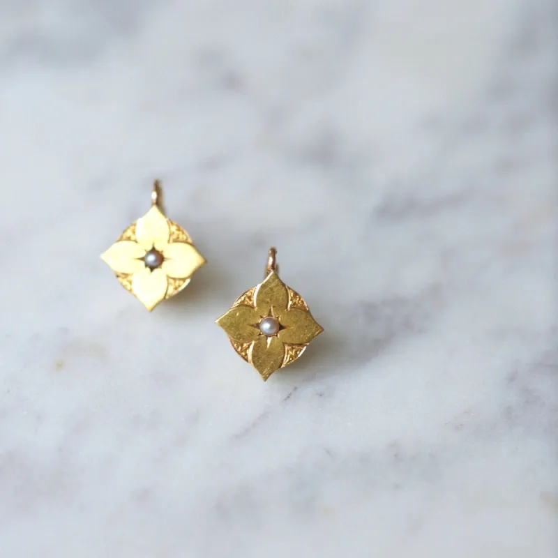 Dormeuses anciennes en or jaune et perle sold by 58 Facettes