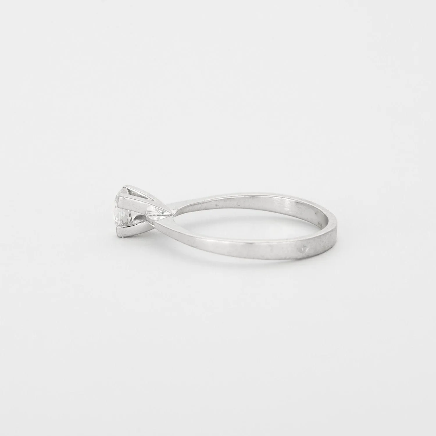 Bague solitaire or gris ornée d'un diamant sold by 58 Facettes product image thumbnail 5