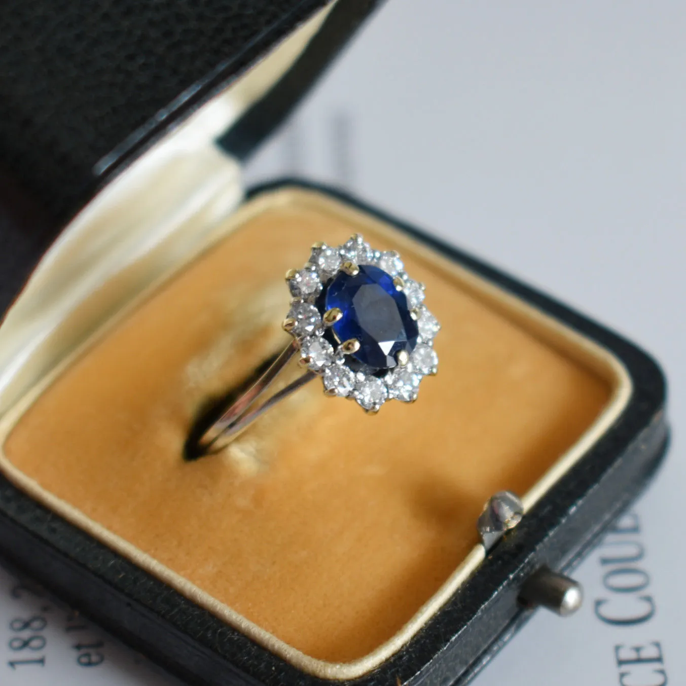 Bague marguerite or blanc saphir diamants sold by 58 Facettes product image thumbnail 3