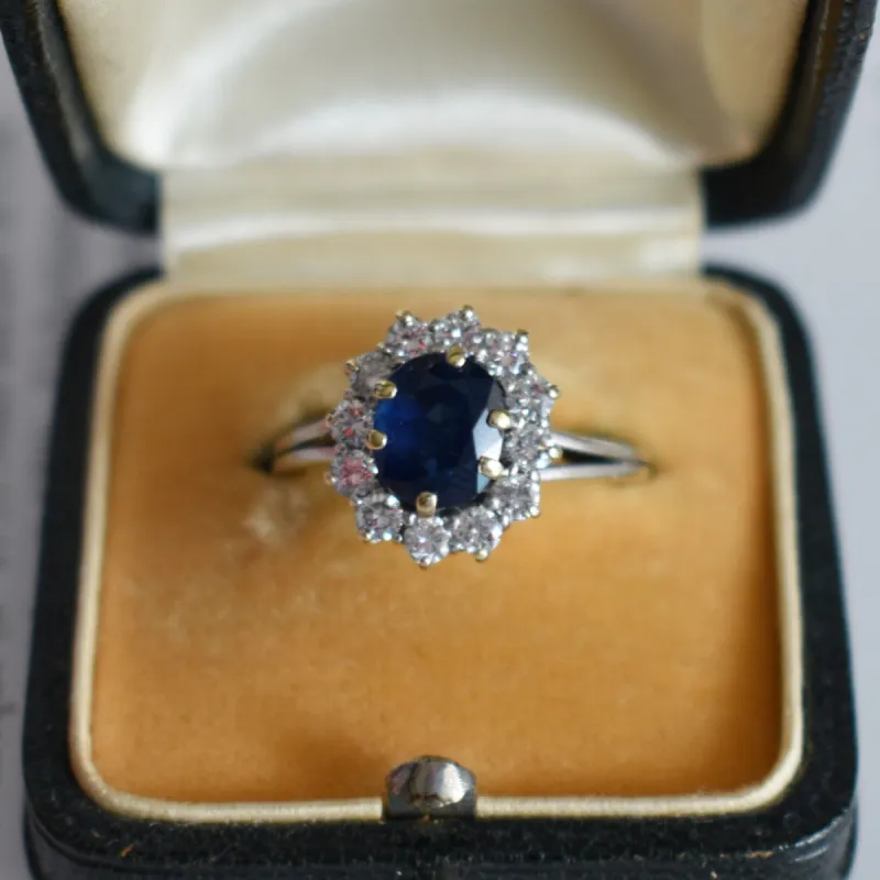 Bague marguerite or blanc saphir diamants sold by 58 Facettes