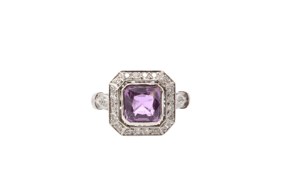 Bague vintage en platine avec saphir et diamants sold by 58 Facettes