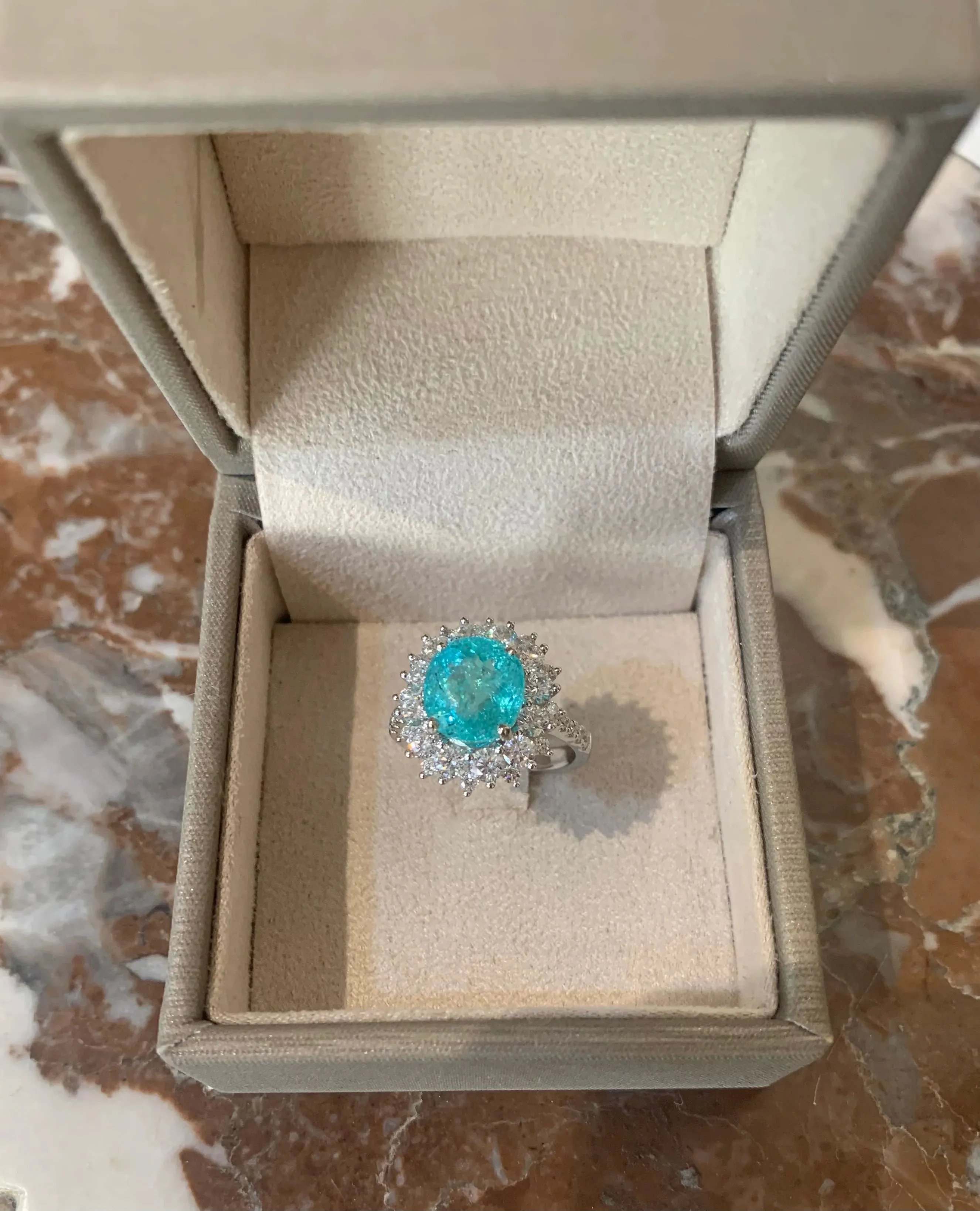 Bague or blanc tourmaline paraïba 4.22 carats diamants sold by 58 Facettes product image thumbnail 5