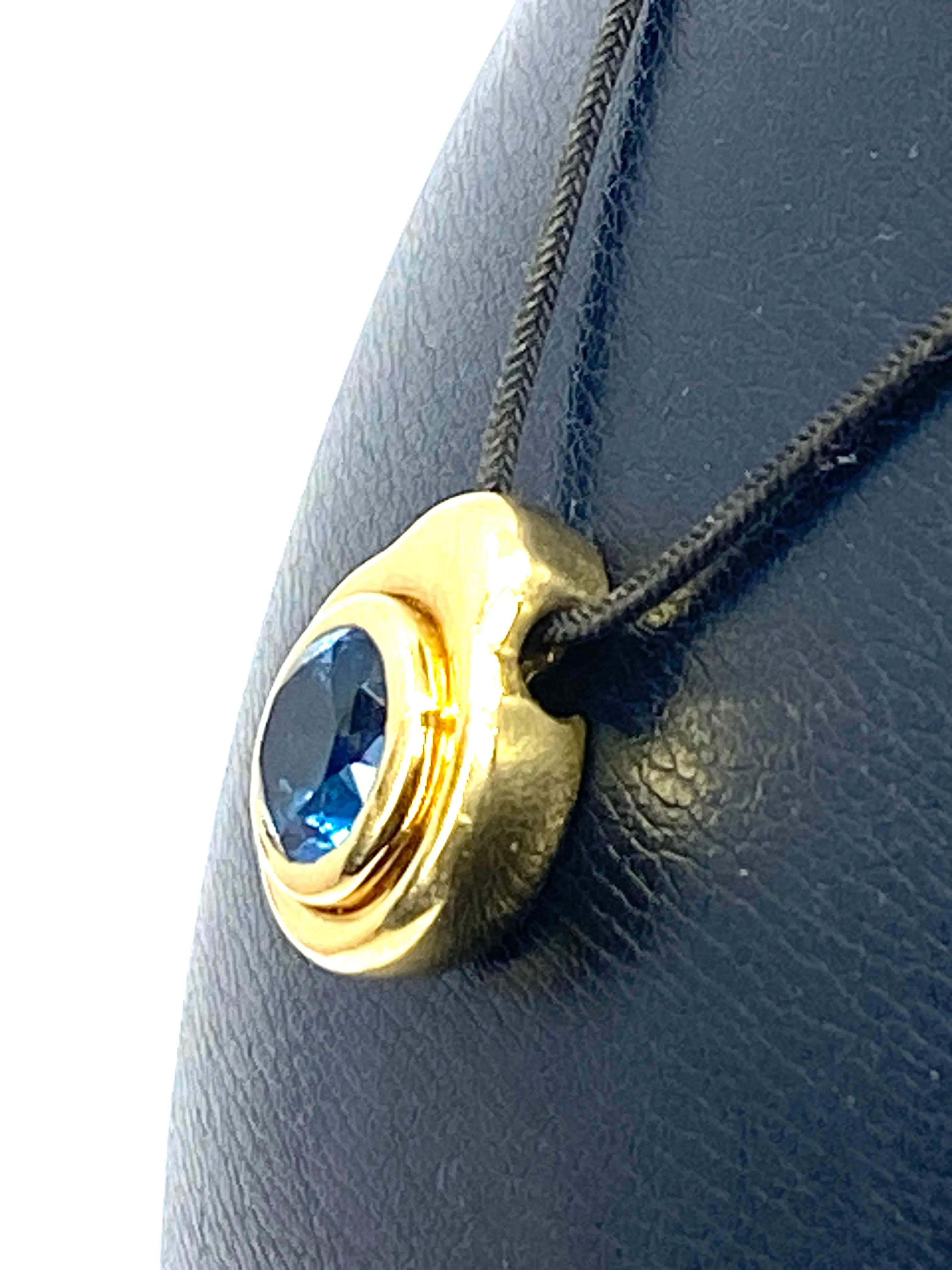 Pendentif en or jaune et topaze bleue sold by 58 Facettes product image thumbnail 4