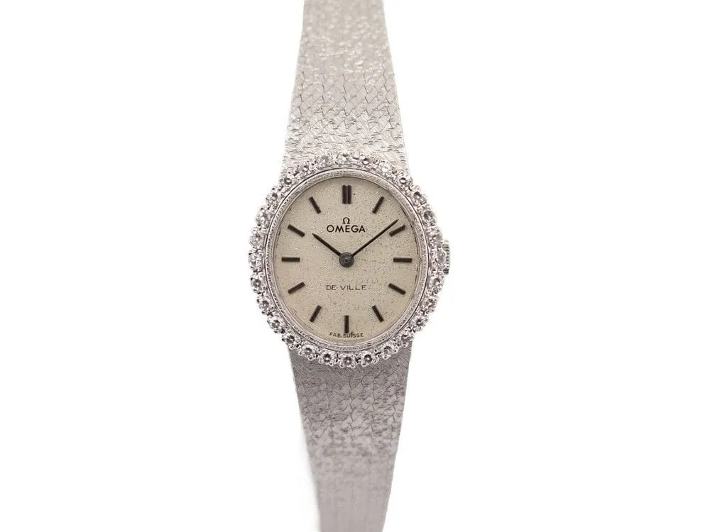 vintage montre OMEGA en or blanc et 28 diamants mecanique sold by 58 Facettes