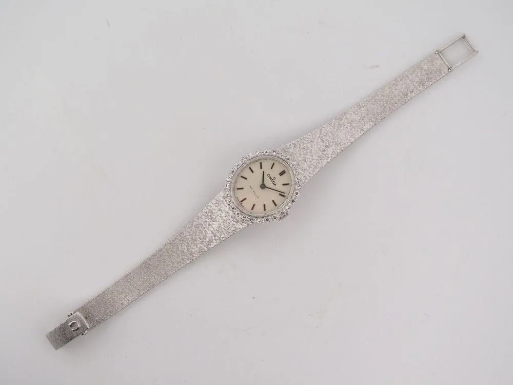 vintage montre OMEGA en or blanc et 28 diamants mecanique sold by 58 Facettes product image thumbnail 5