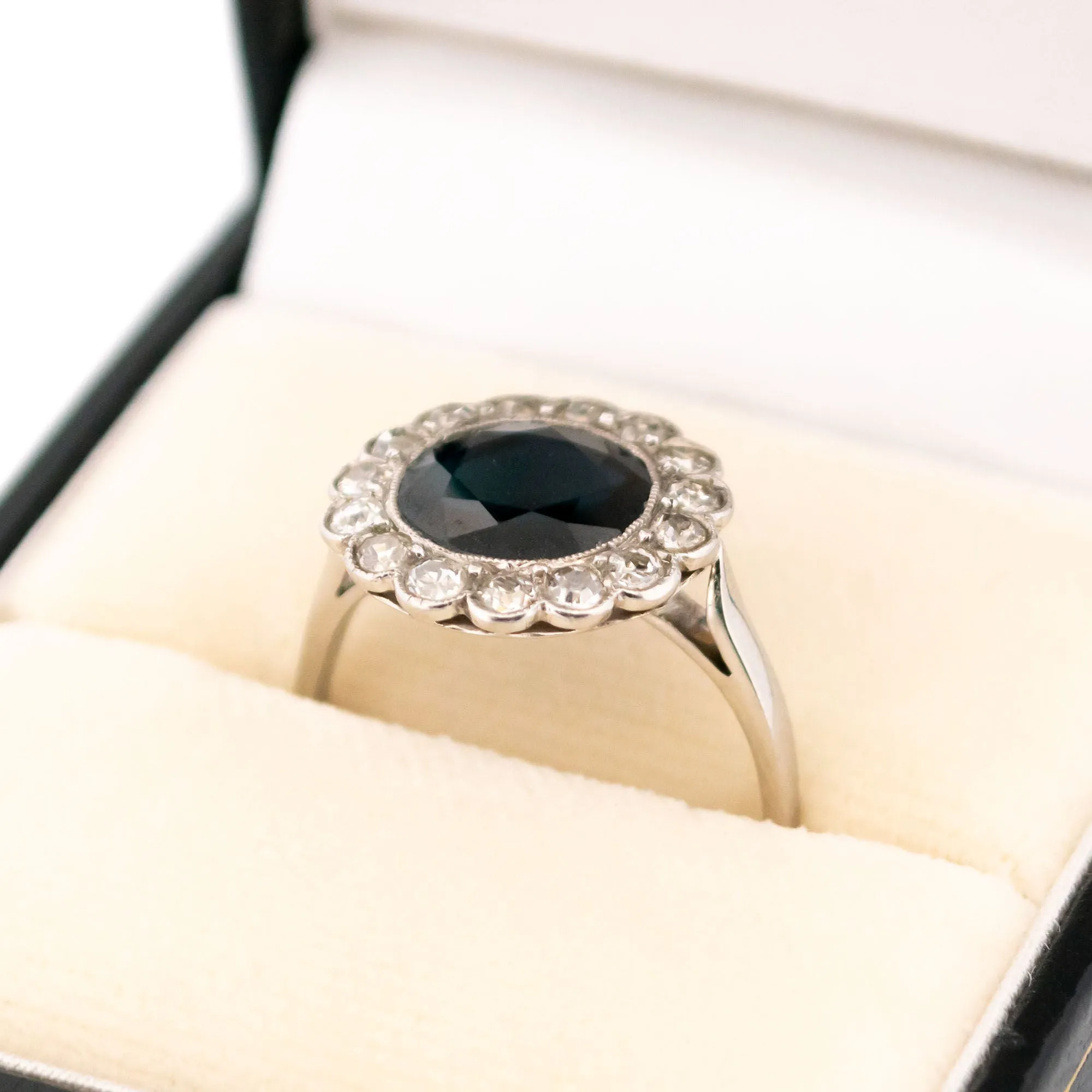 Bague en grappe de platine et diamants et saphirs sold by 58 Facettes product image thumbnail 5