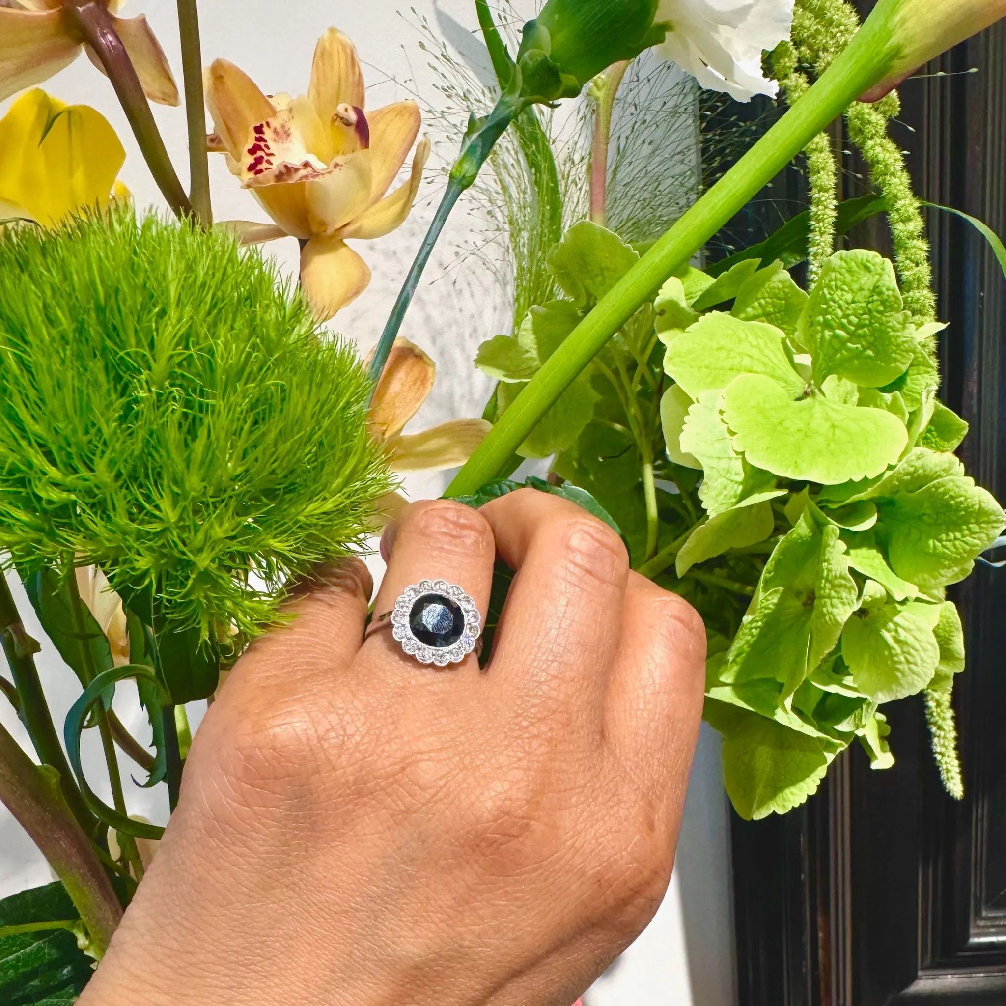 Bague en grappe de platine et diamants et saphirs sold by 58 Facettes product image thumbnail 2