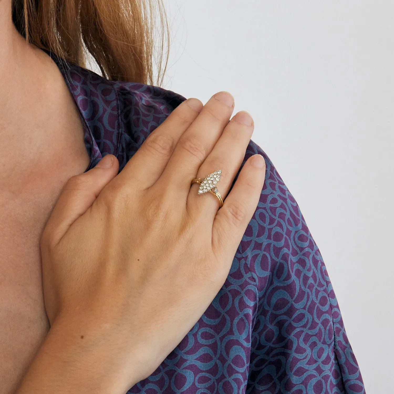 Bague marquise or gris et jaune pavée de diamants sold by 58 Facettes product image thumbnail 2