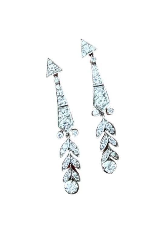 Boucles d'oreilles style Art Déco platine diamants 2cts sold by 58 Facettes