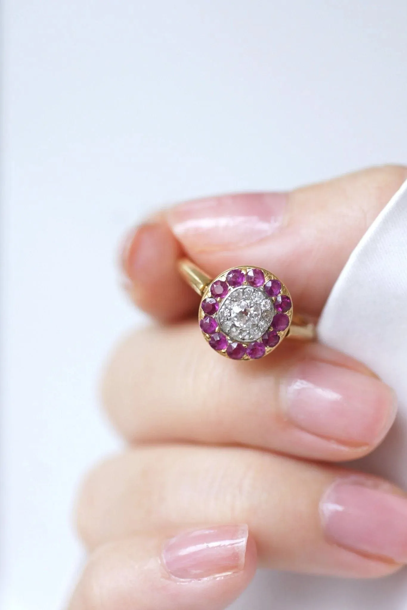 Bague cible diamants et rubis sold by 58 Facettes product image thumbnail 5