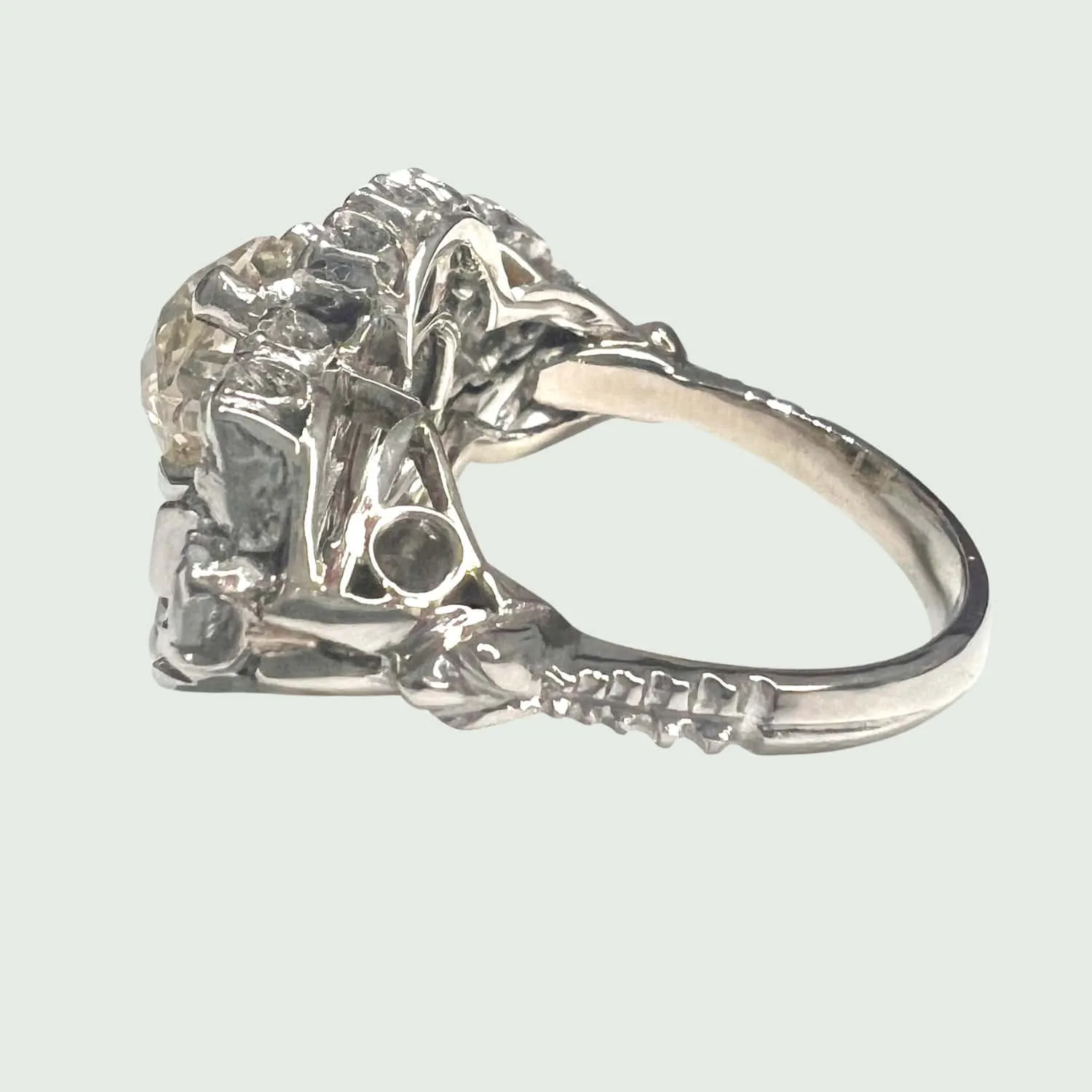 Bague contemporaine en platine et diamants sold by 58 Facettes product image thumbnail 4