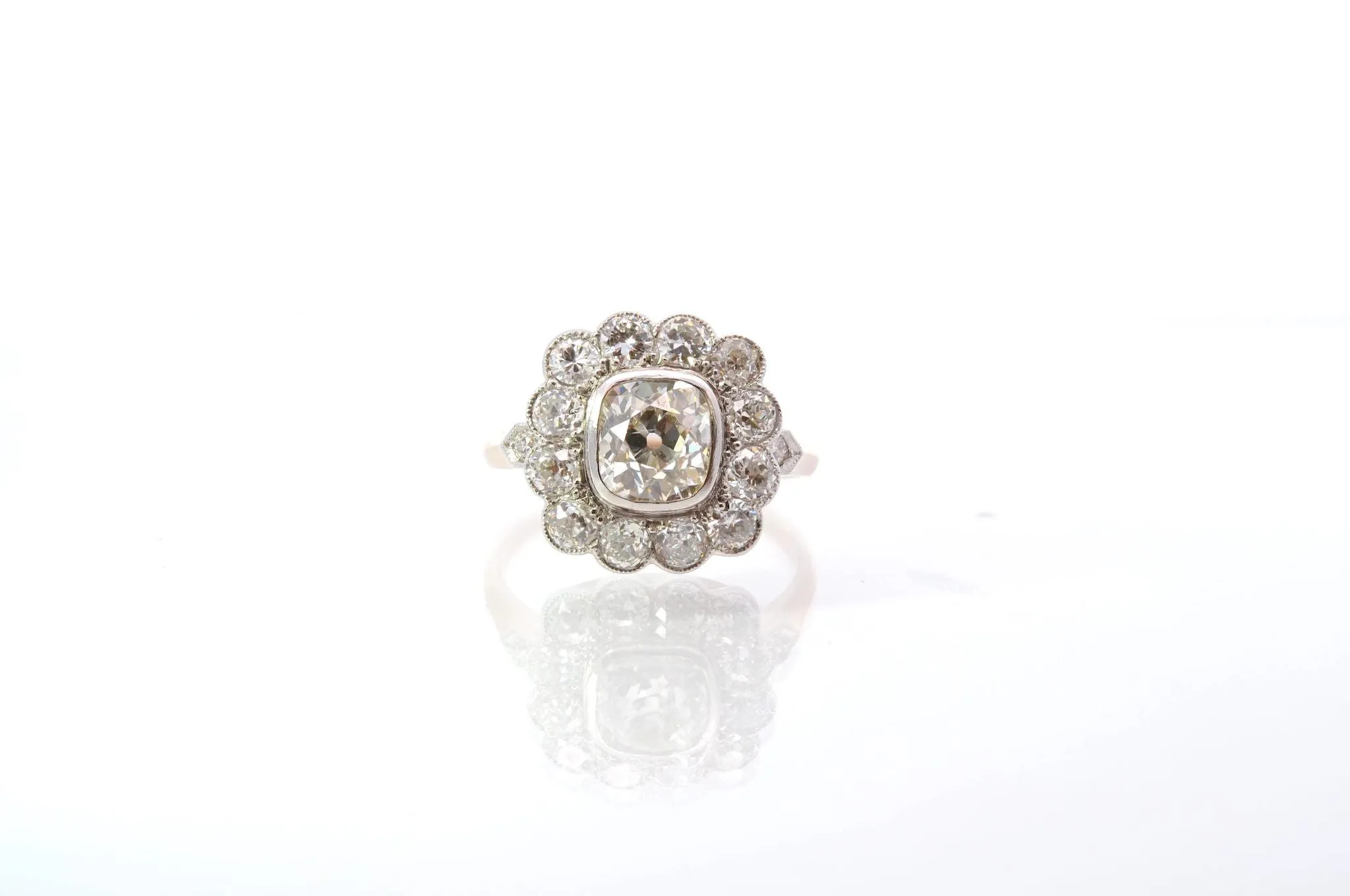 Bague vintage marguerite diamants sold by 58 Facettes product image thumbnail 2