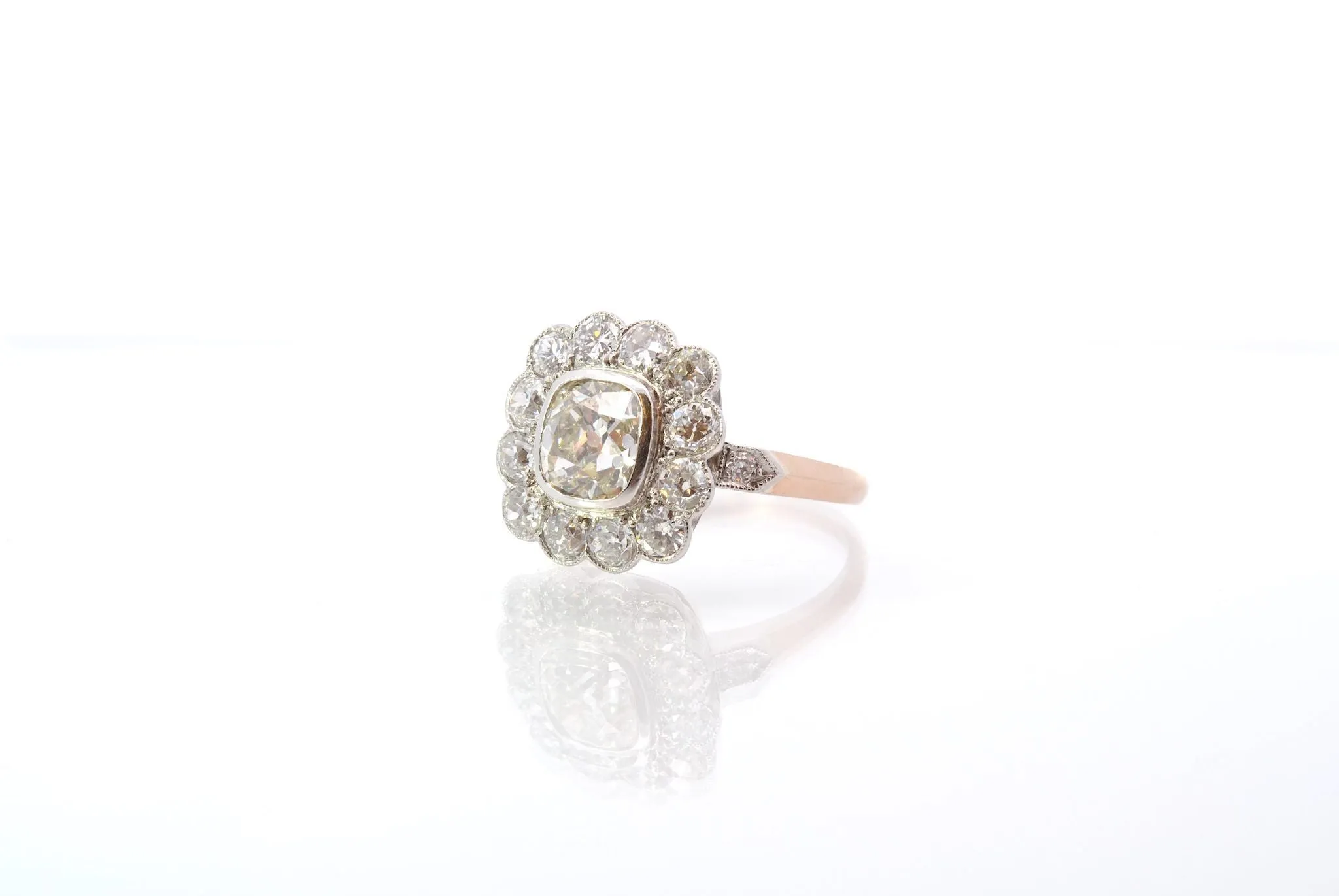 Bague vintage marguerite diamants sold by 58 Facettes product image thumbnail 3