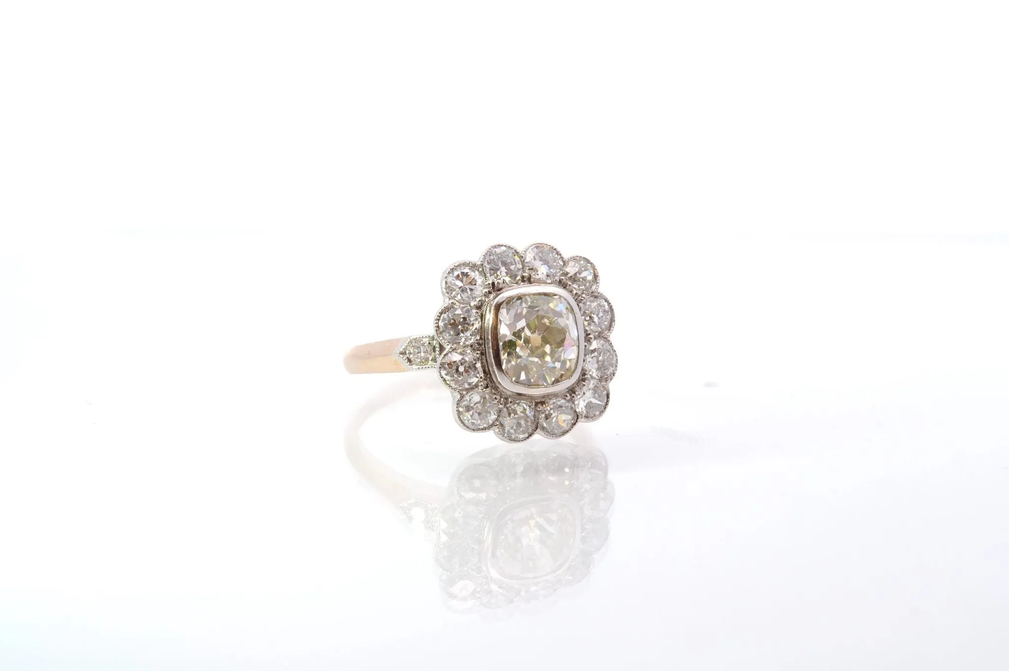 Bague vintage marguerite diamants sold by 58 Facettes product image thumbnail 4