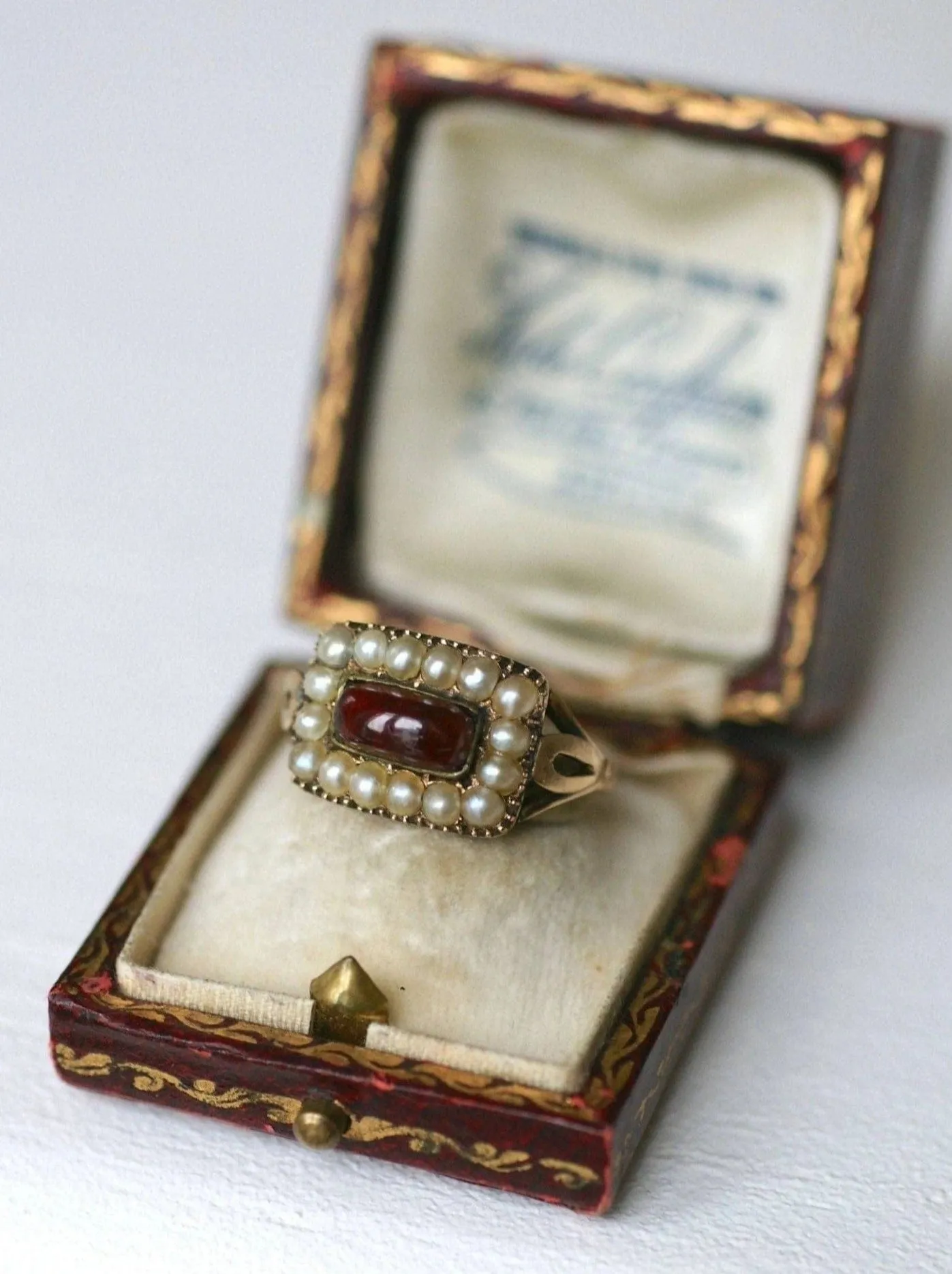 Bague ancienne grenat et perles sold by 58 Facettes product image thumbnail 4