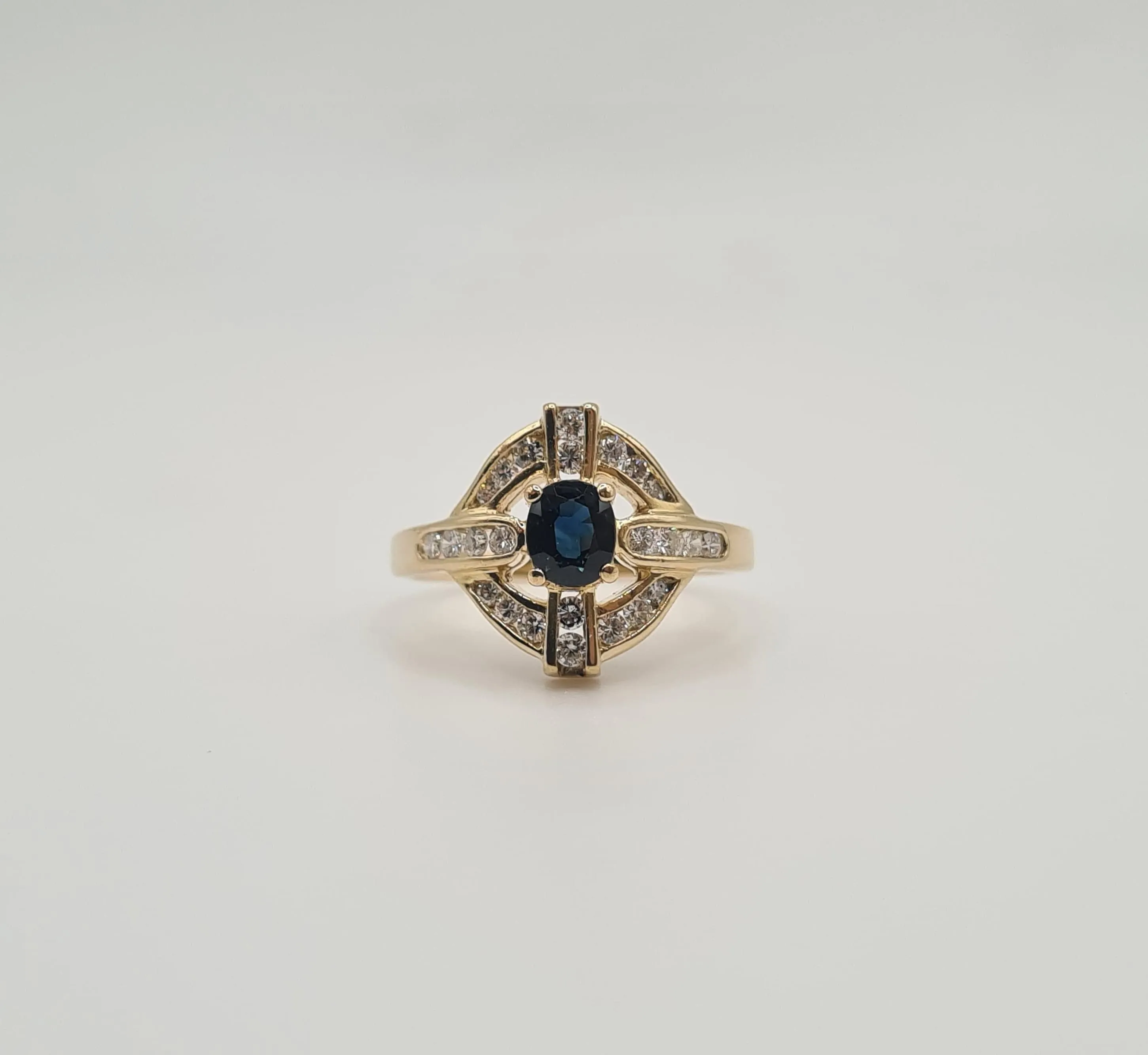 Bague or jaune sertie de diamants et d'un saphir sold by 58 Facettes product image thumbnail 2