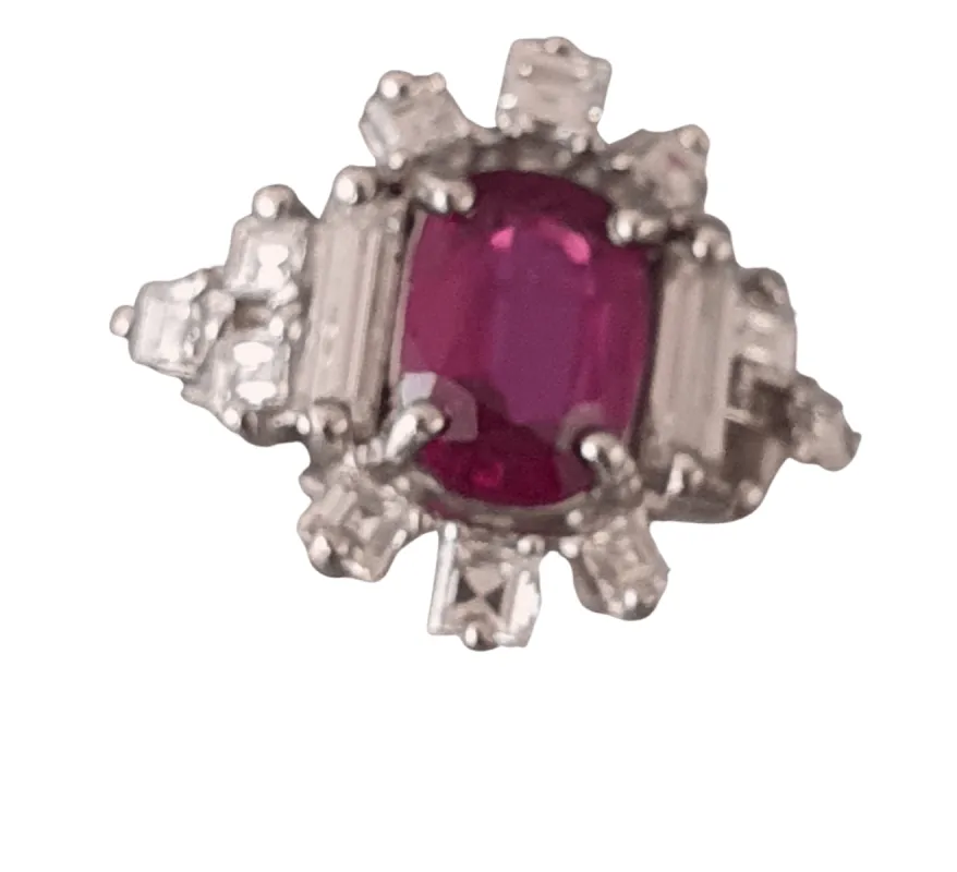 Bague or blanc, rubis fin au centre et entourage diamants Princesse sold by 58 Facettes