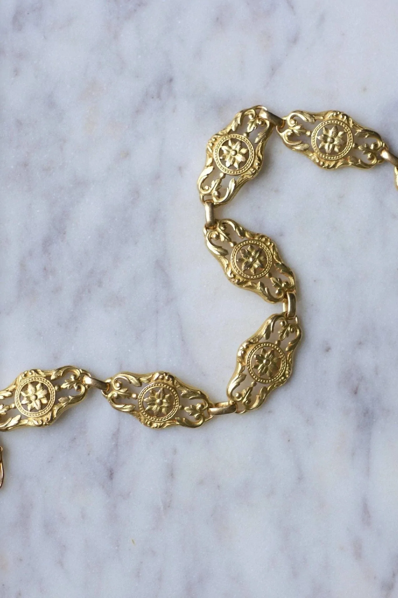 Bracelet ancien maille ajourée or jaune sold by 58 Facettes product image thumbnail 4