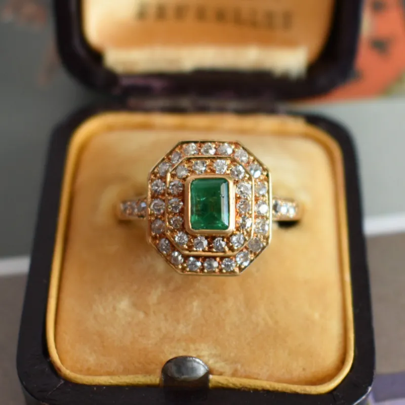 Bague or jaune émeraude et diamants sold by 58 Facettes