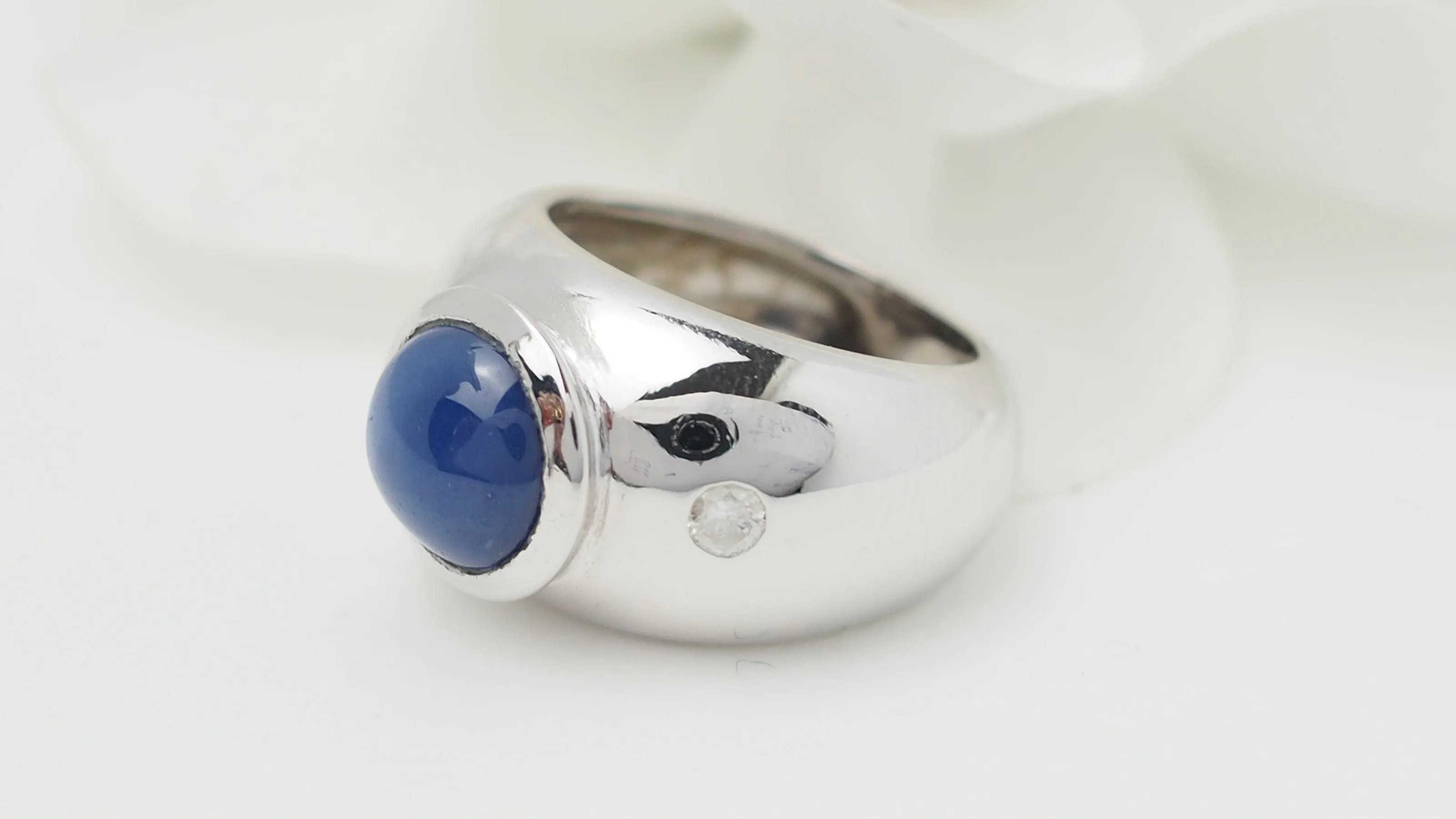 Bague jonc en or blanc et saphir étoilé sold by 58 Facettes product image thumbnail 4