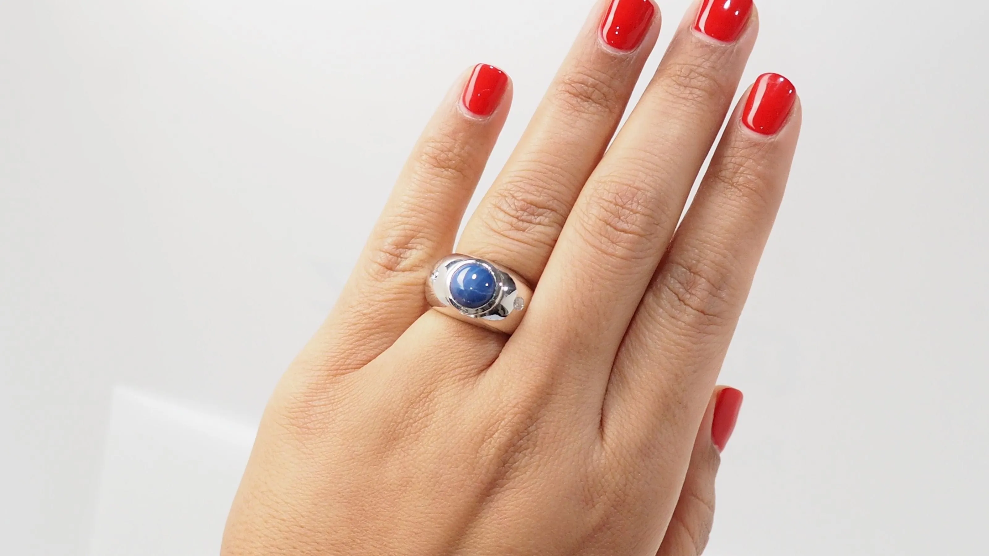 Bague jonc en or blanc et saphir étoilé sold by 58 Facettes product image thumbnail 2