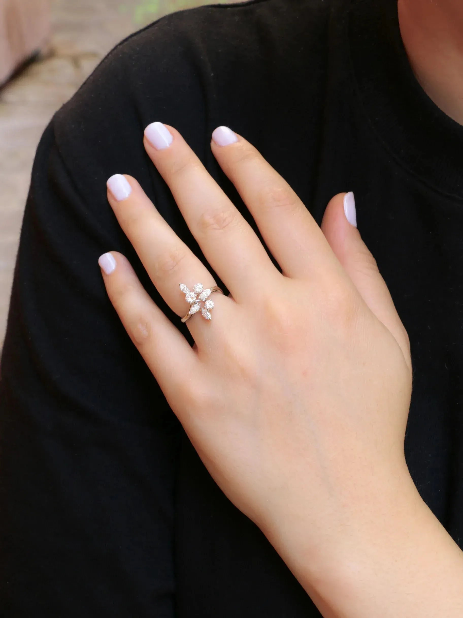 Bague vintage fleur diamants sold by 58 Facettes product image thumbnail 2