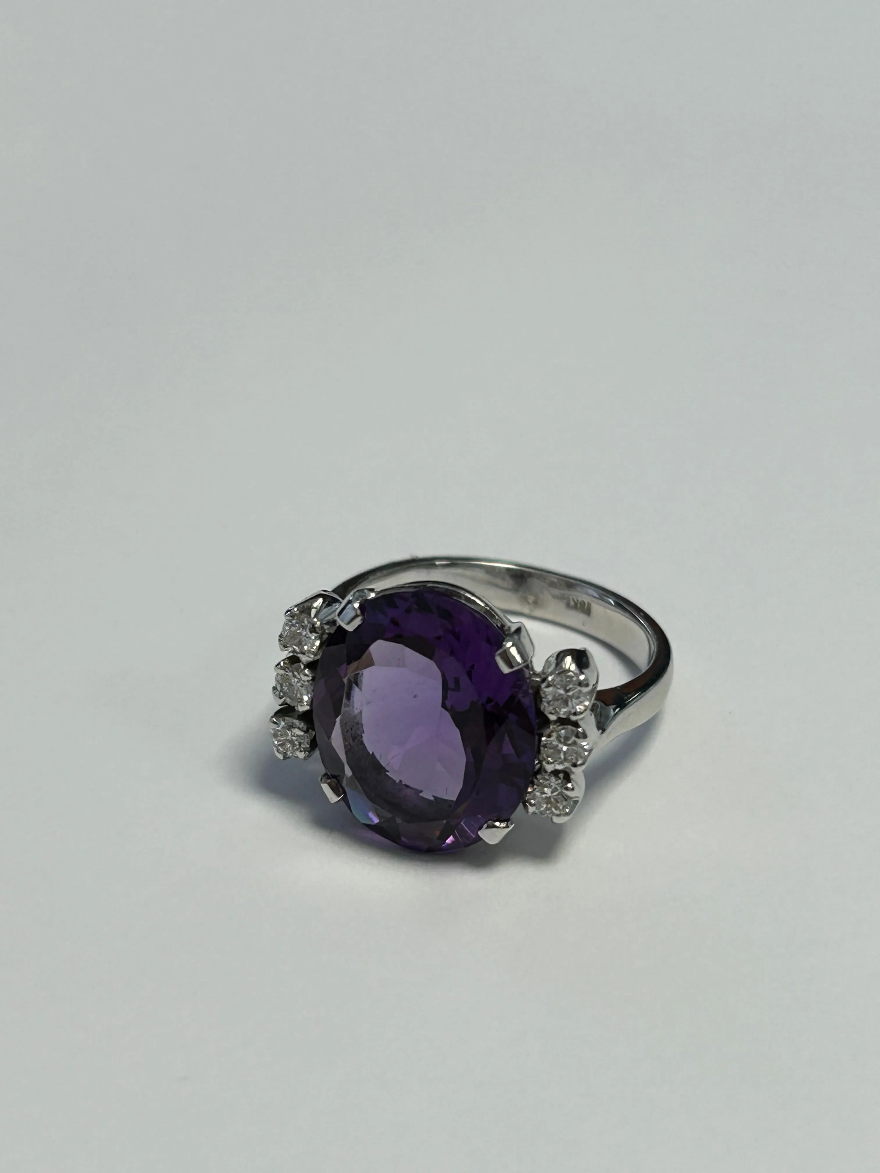 Bague en or blanc ornée d'une importante Améthyste sold by 58 Facettes product image thumbnail 3