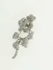 Broche fleur diamants 2,50 ct sold by 58 Facettes