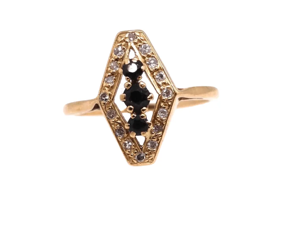 Bague en or jaune, diamants et saphirs sold by 58 Facettes