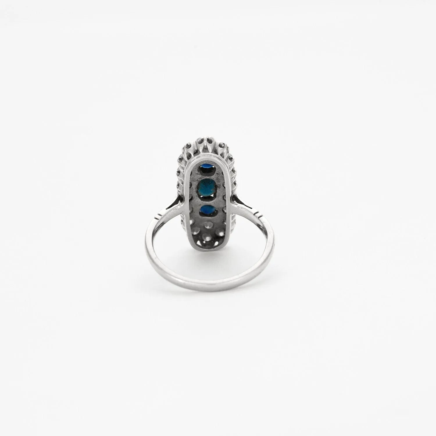 Bague en or gris avec diamants et saphirs sold by 58 Facettes product image thumbnail 3