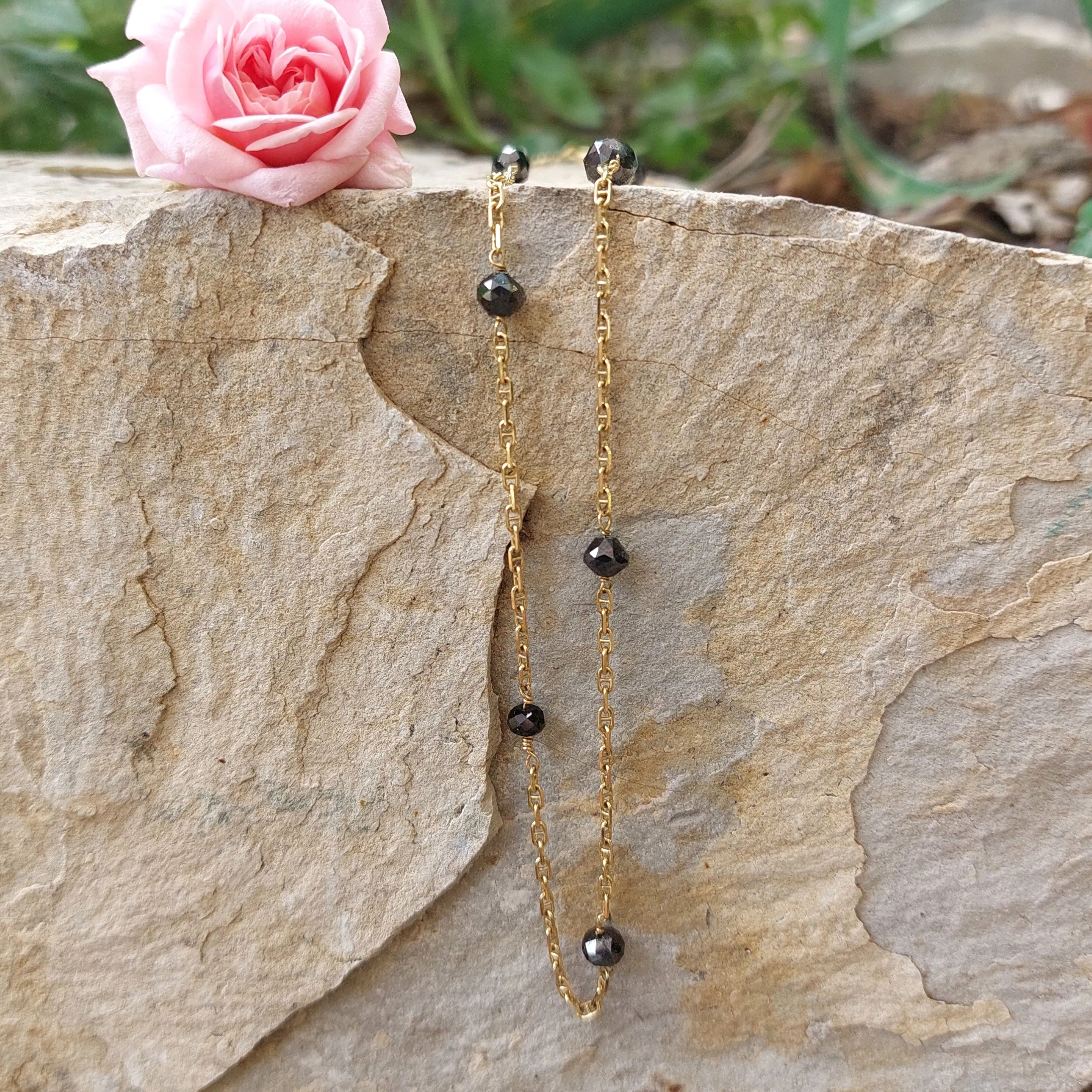 Collier abeille or jaune diamants noirs sold by 58 Facettes product image thumbnail 3