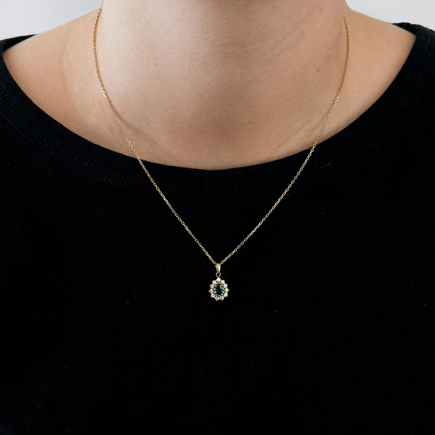 Pendentif or jaune avec émeraude et diamants sold by 58 Facettes product image thumbnail 2