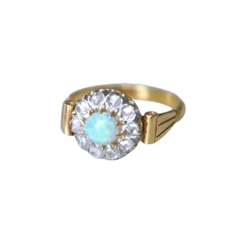 Bague Art Déco marguerite opale diamants sold by 58 Facettes
