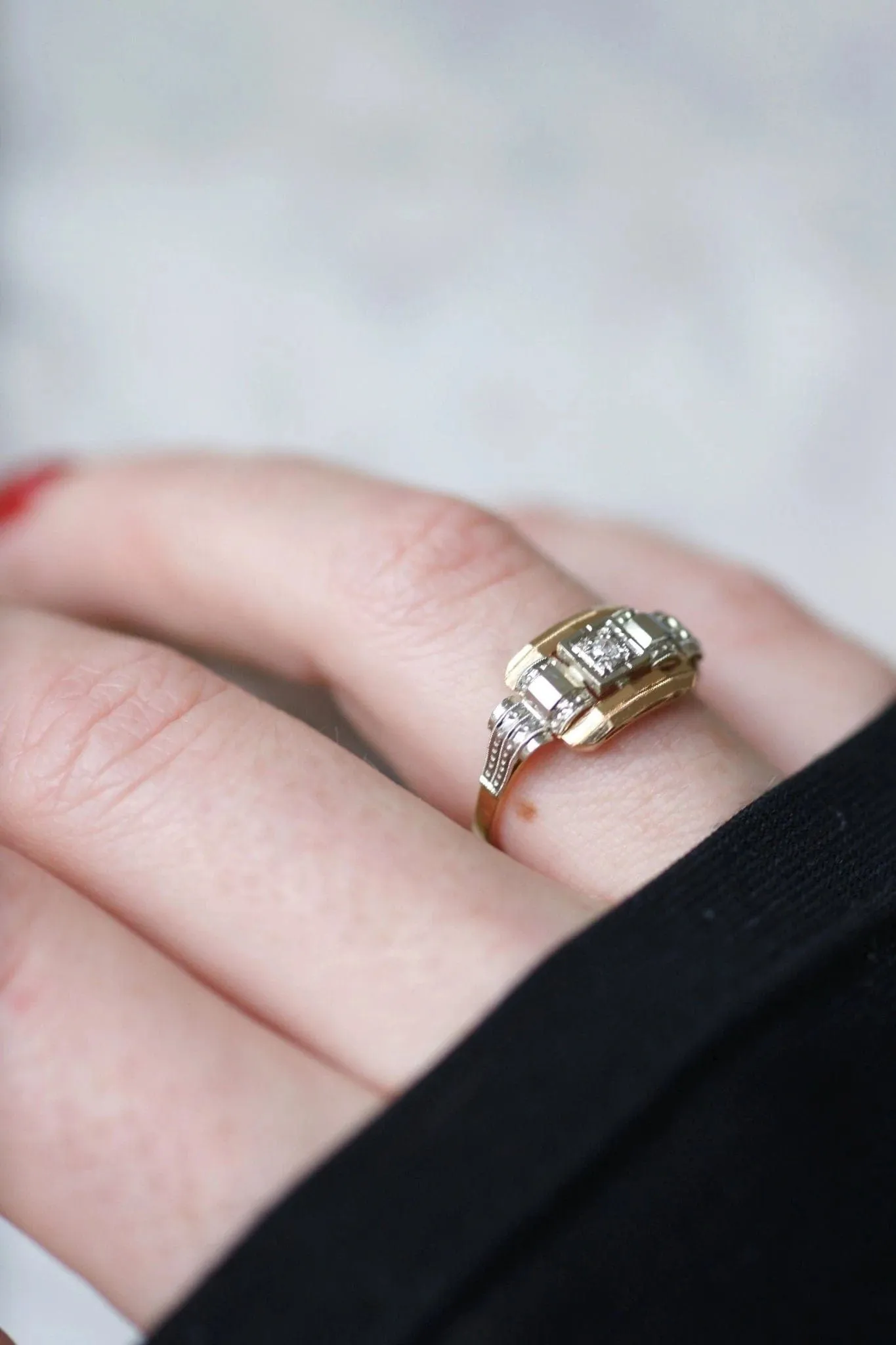Bague Art Déco trois ors et diamant sold by 58 Facettes product image thumbnail 2