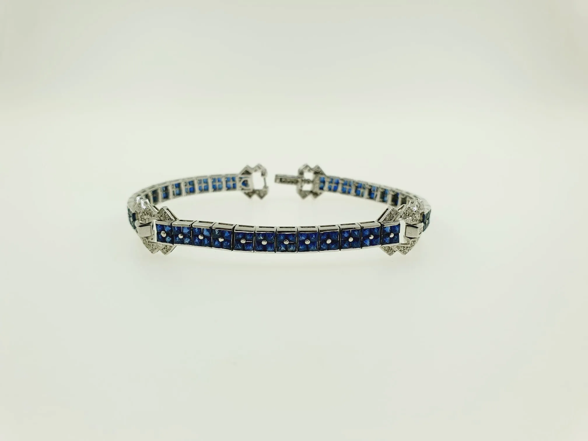 Bracelet en Or 750/000 avec Saphirs et Diamants sold by 58 Facettes product image thumbnail 2