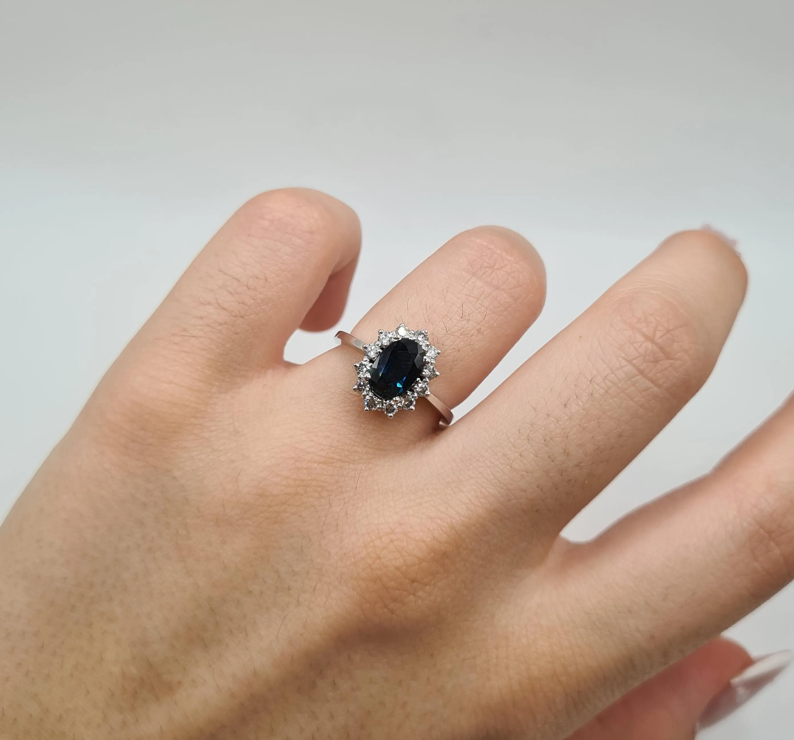 Bague or blanc carats sertie d'un saphir et de diamants naturels sold by 58 Facettes product image thumbnail 3