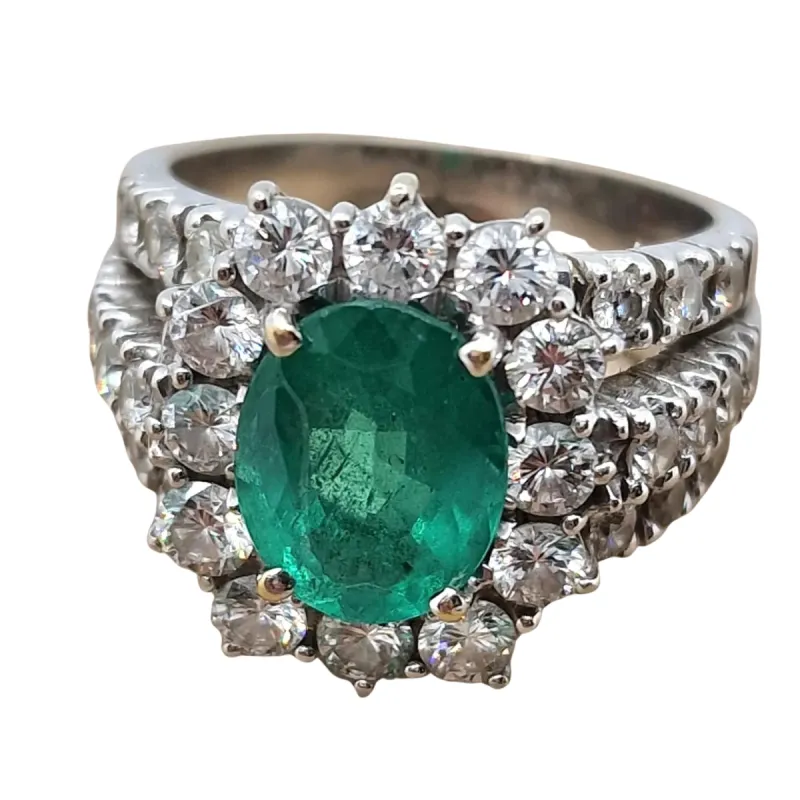 Bague avec émeraude et diamants en or blanc sold by 58 Facettes