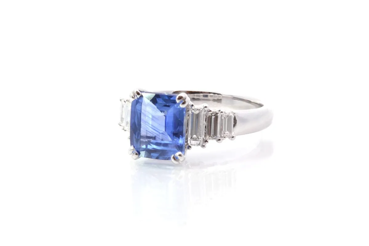 Bague saphir de Ceylan 2.48ct et diamants baguettes sold by 58 Facettes