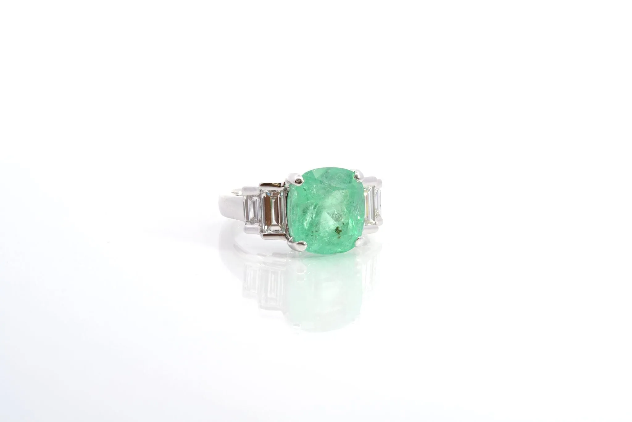 Bague émeraude et diamants baguettes sold by 58 Facettes product image thumbnail 4