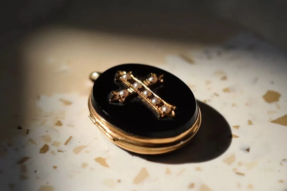 Pendentif croix ouvrant Onyx & demi perles sold by 58 Facettes product image thumbnail 3